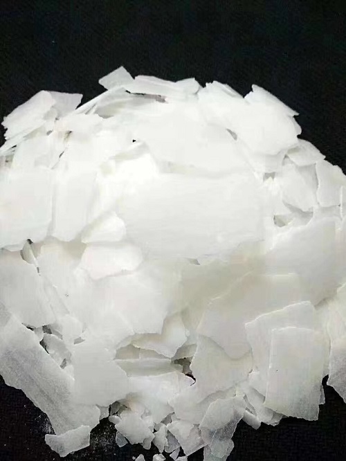 Sodium hydroxide flakes